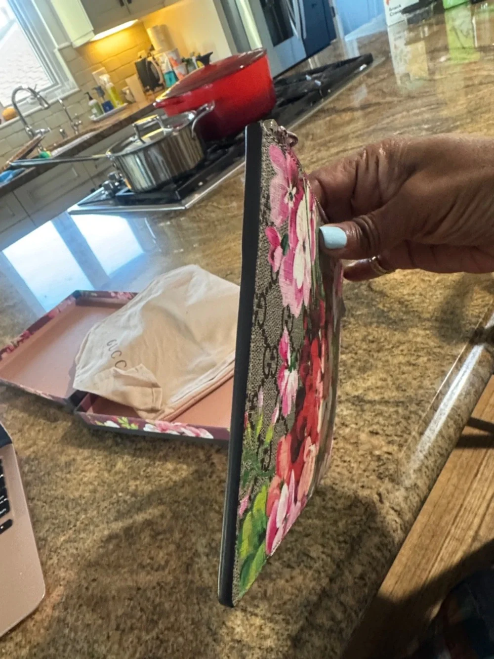 AUTHENTIC Gucci Supreme monogram floral pink flat zip pouch - Picture 10 of 14
